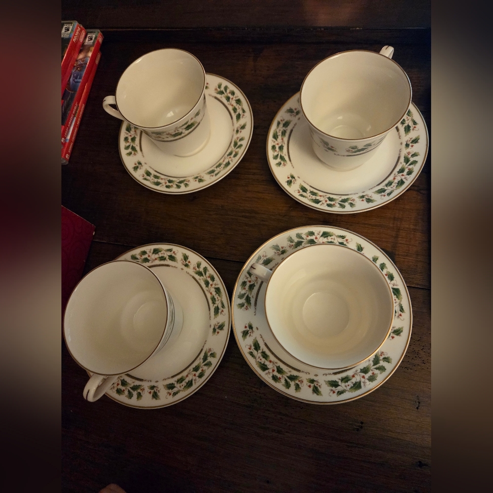 Floral Cream and Green Tea Cup Set